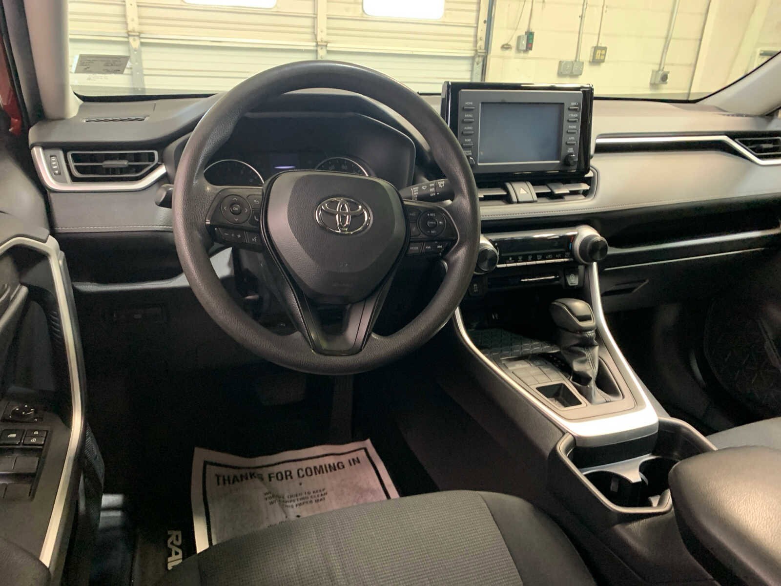 2019 Toyota RAV4 LE photo 4
