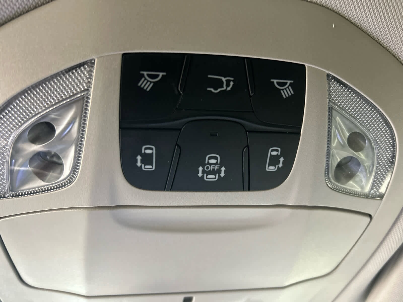 2024 Chrysler Voyager LX - Photo 6