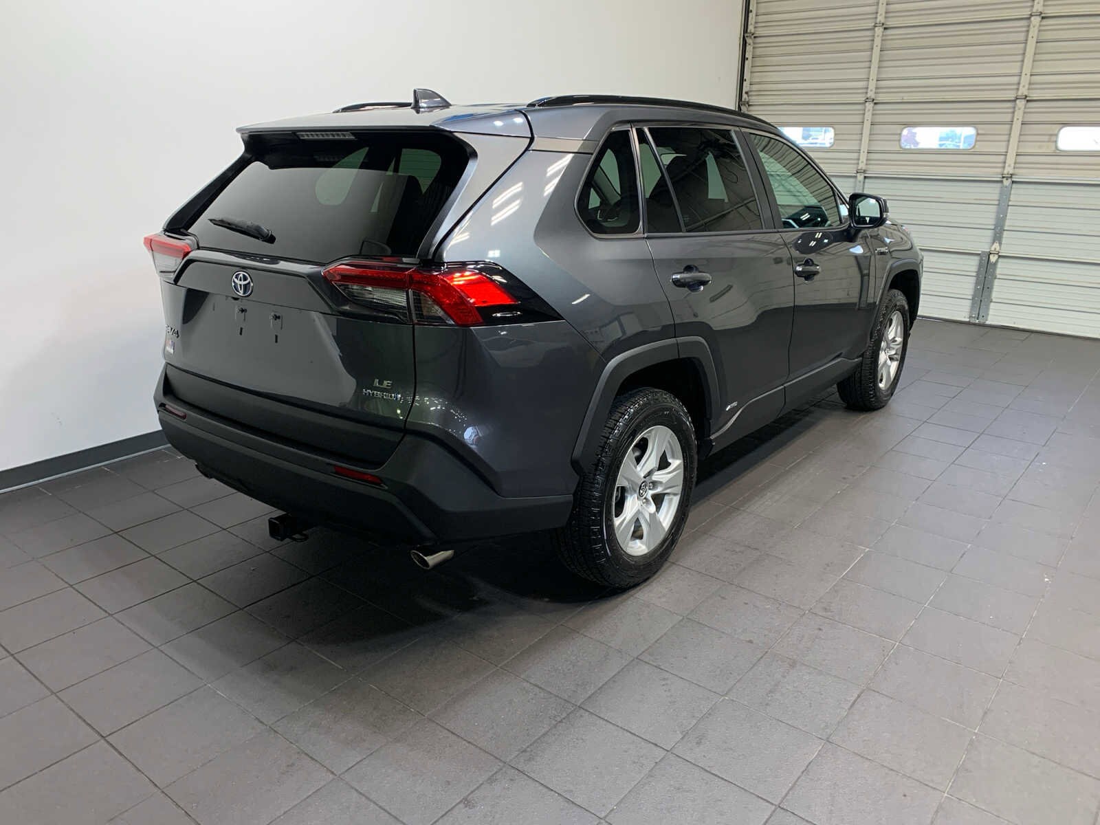 2020 Toyota RAV4 Hybrid LE photo 3