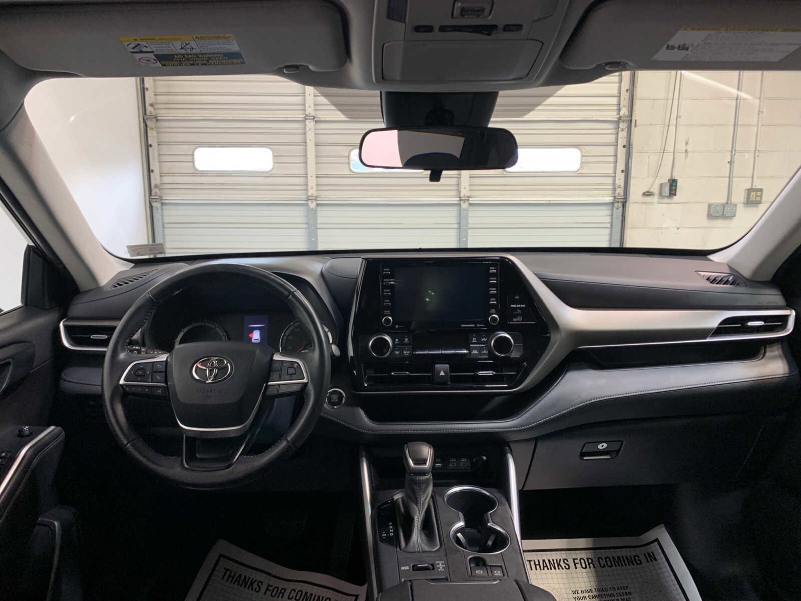 2022 Toyota Highlander LE photo 4