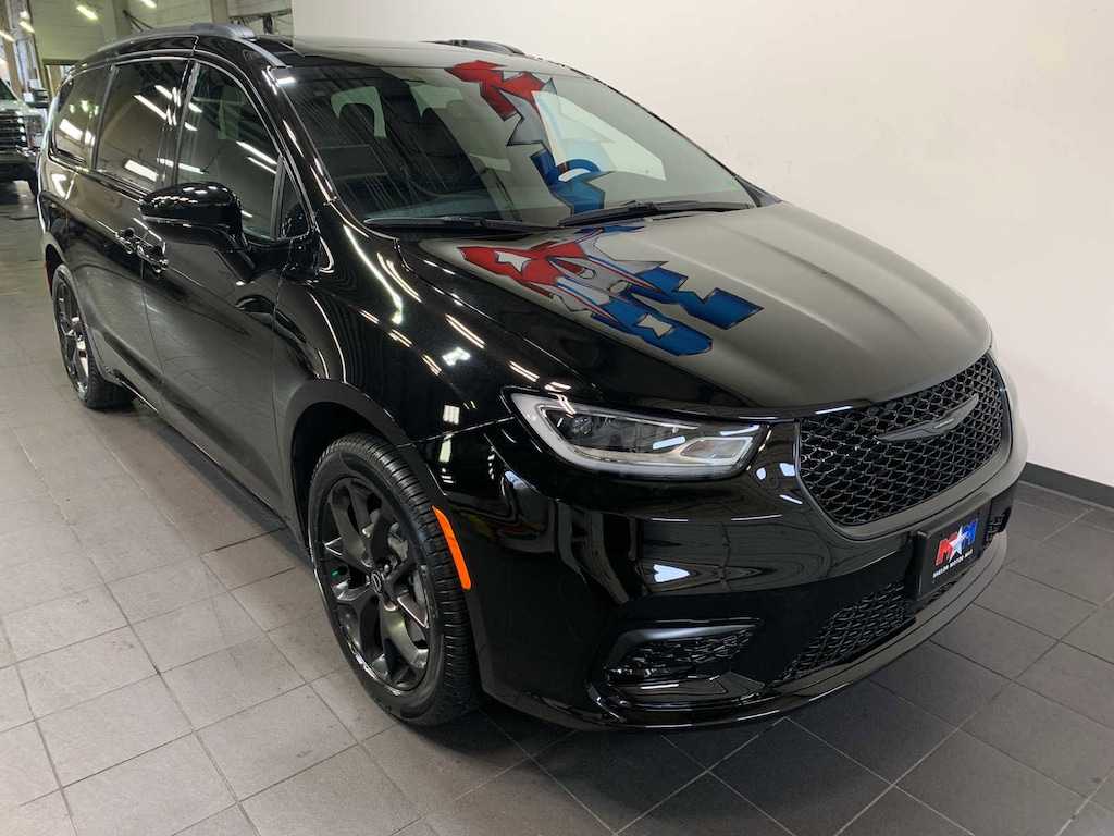 New 2026 Chrysler Pacifica Limited Passenger Van