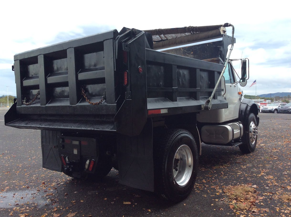 1997 International 4900 photo 3