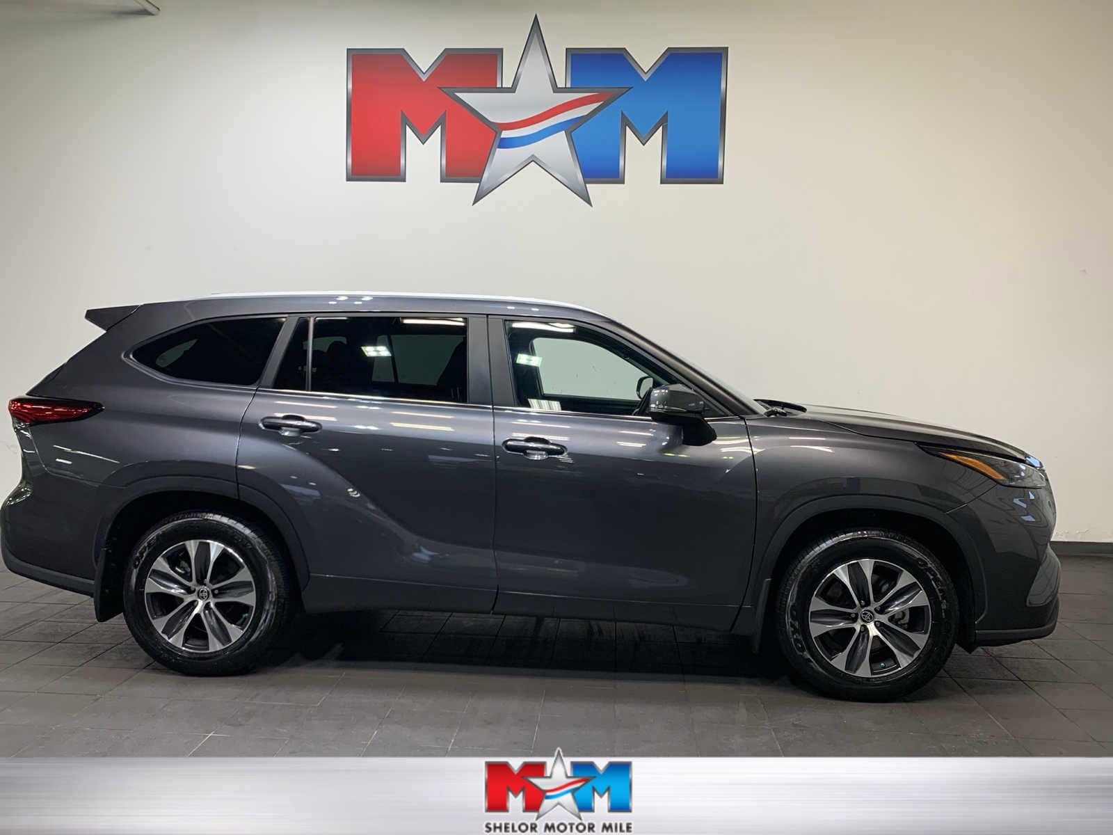 2023 Toyota Highlander XLE's photo