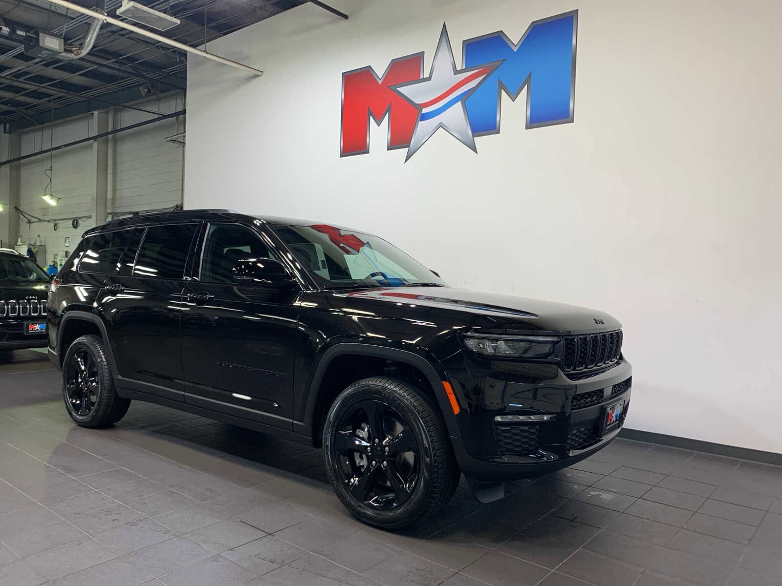 2025 Jeep Grand Cherokee Limited photo 2