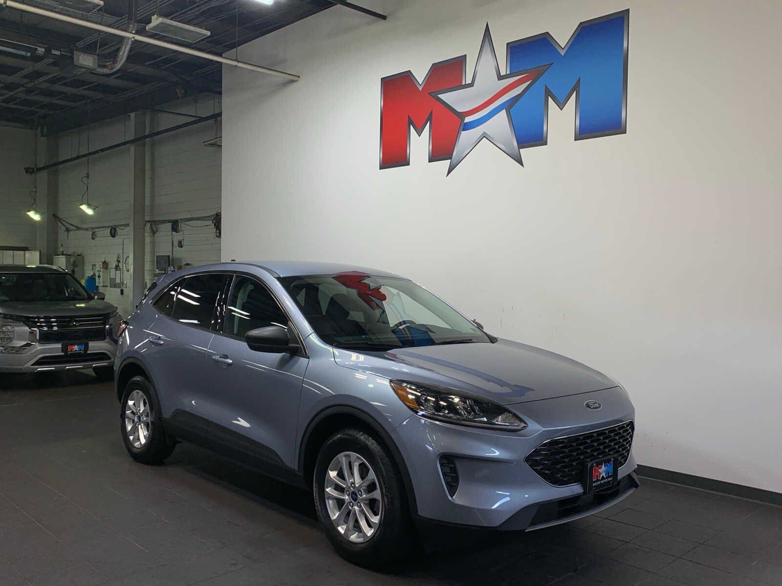 2022 Ford Escape SE photo 2