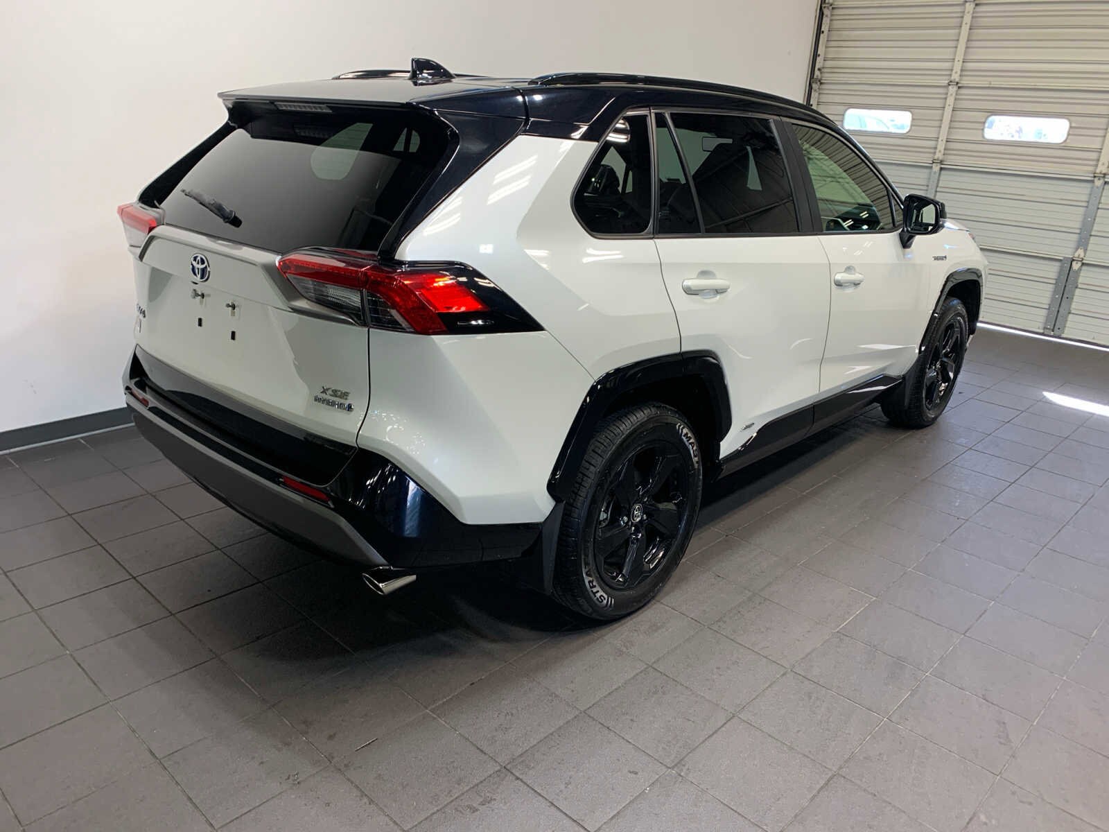 2019 Toyota RAV4 Hybrid XSE photo 3