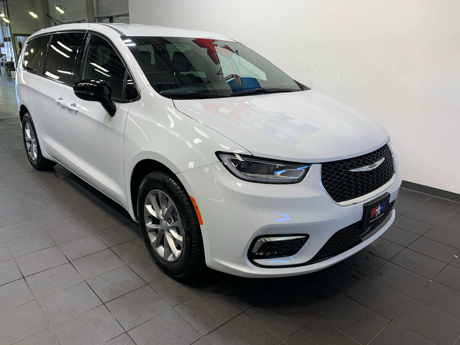 2026 Chrysler Pacifica photo 2