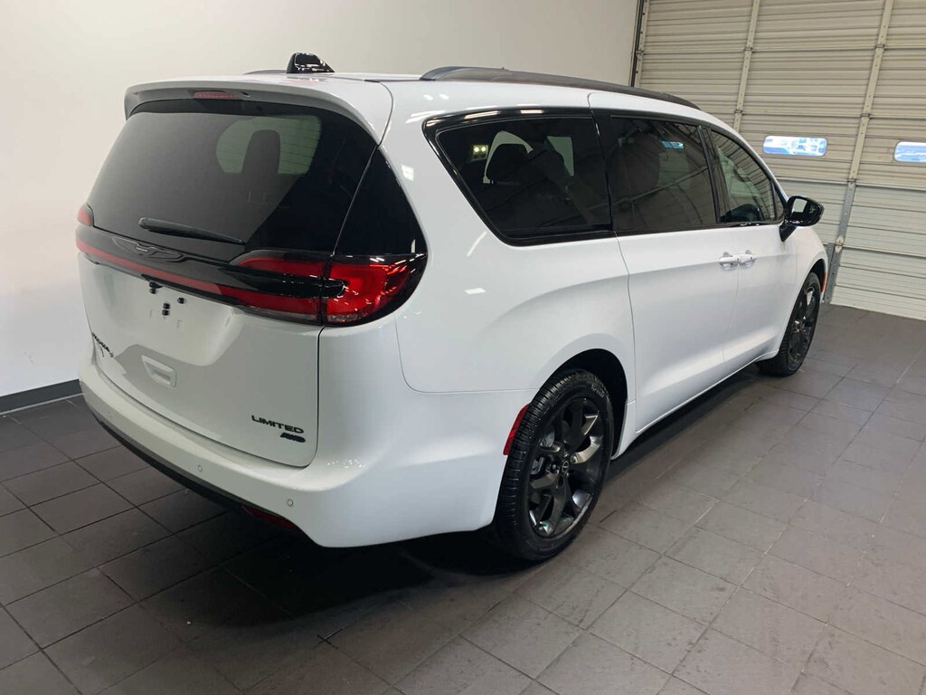 New 2026 Chrysler Pacifica Limited Passenger Van