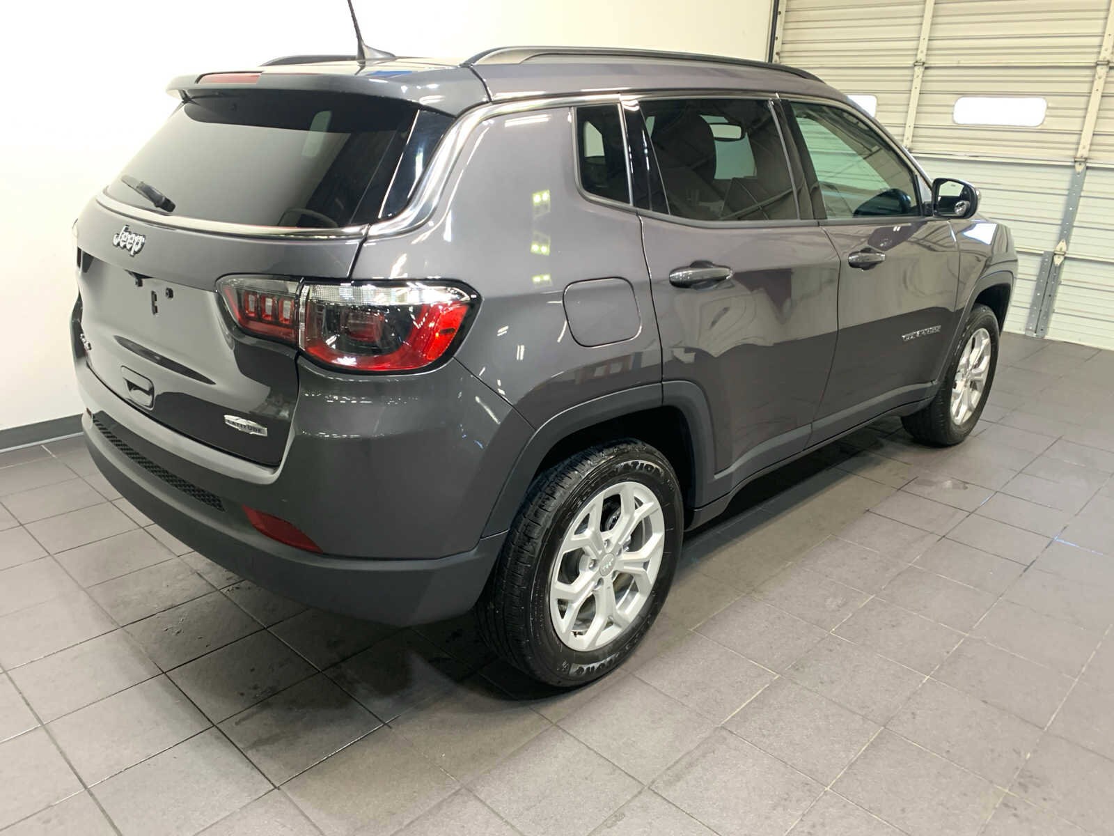 2024 Jeep Compass Latitude photo 3