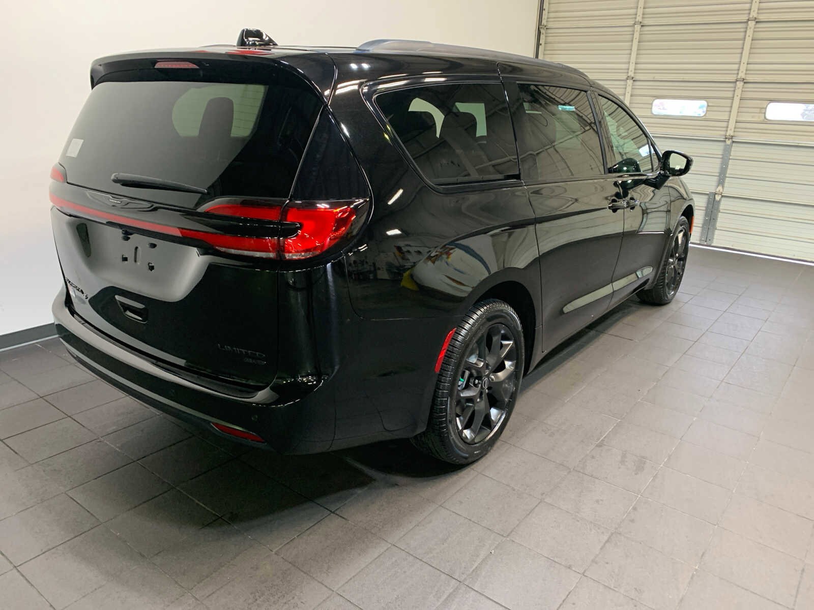 2026 Chrysler Pacifica Limited photo 3