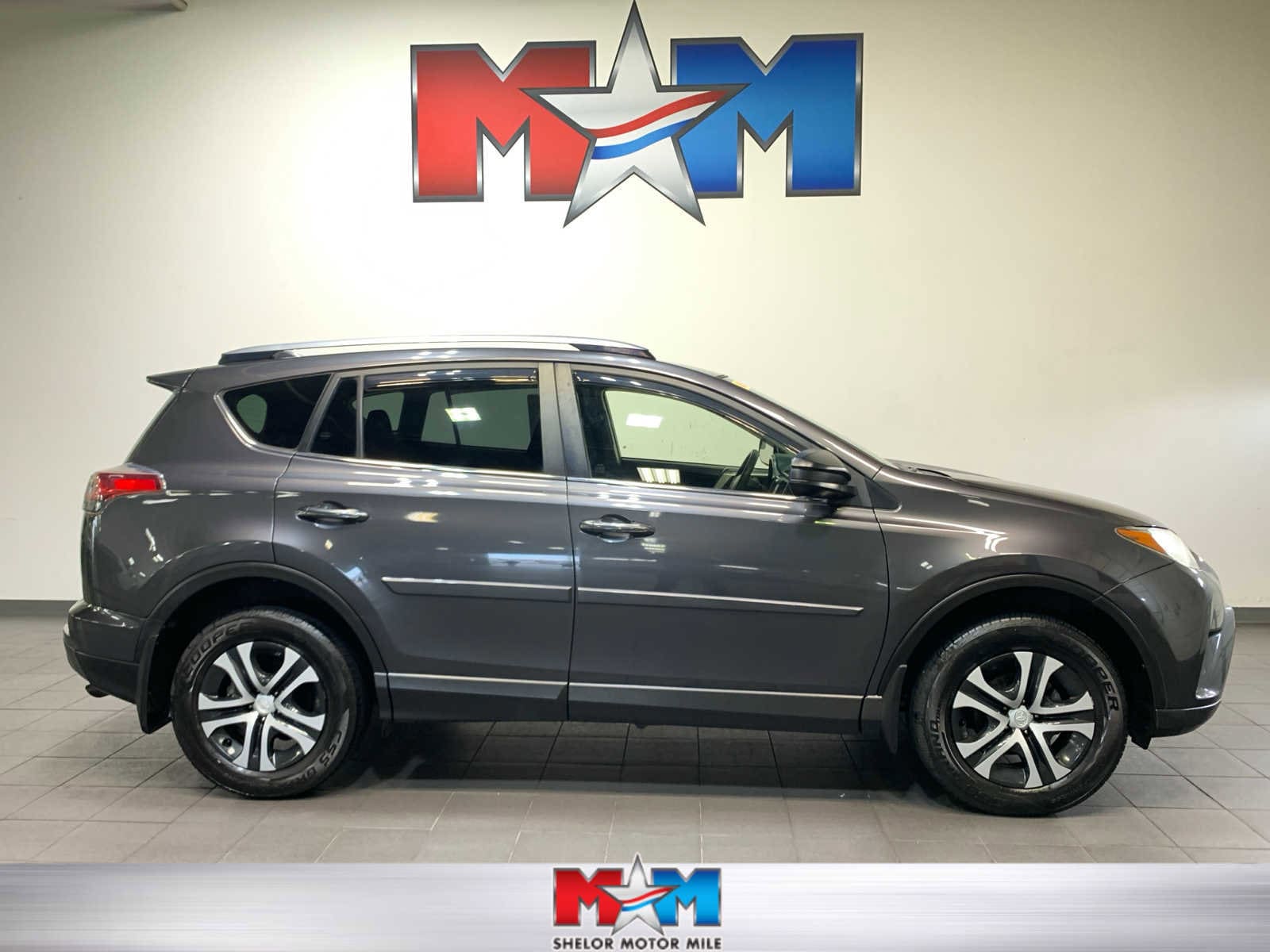 2018 Toyota RAV4 LE's photo