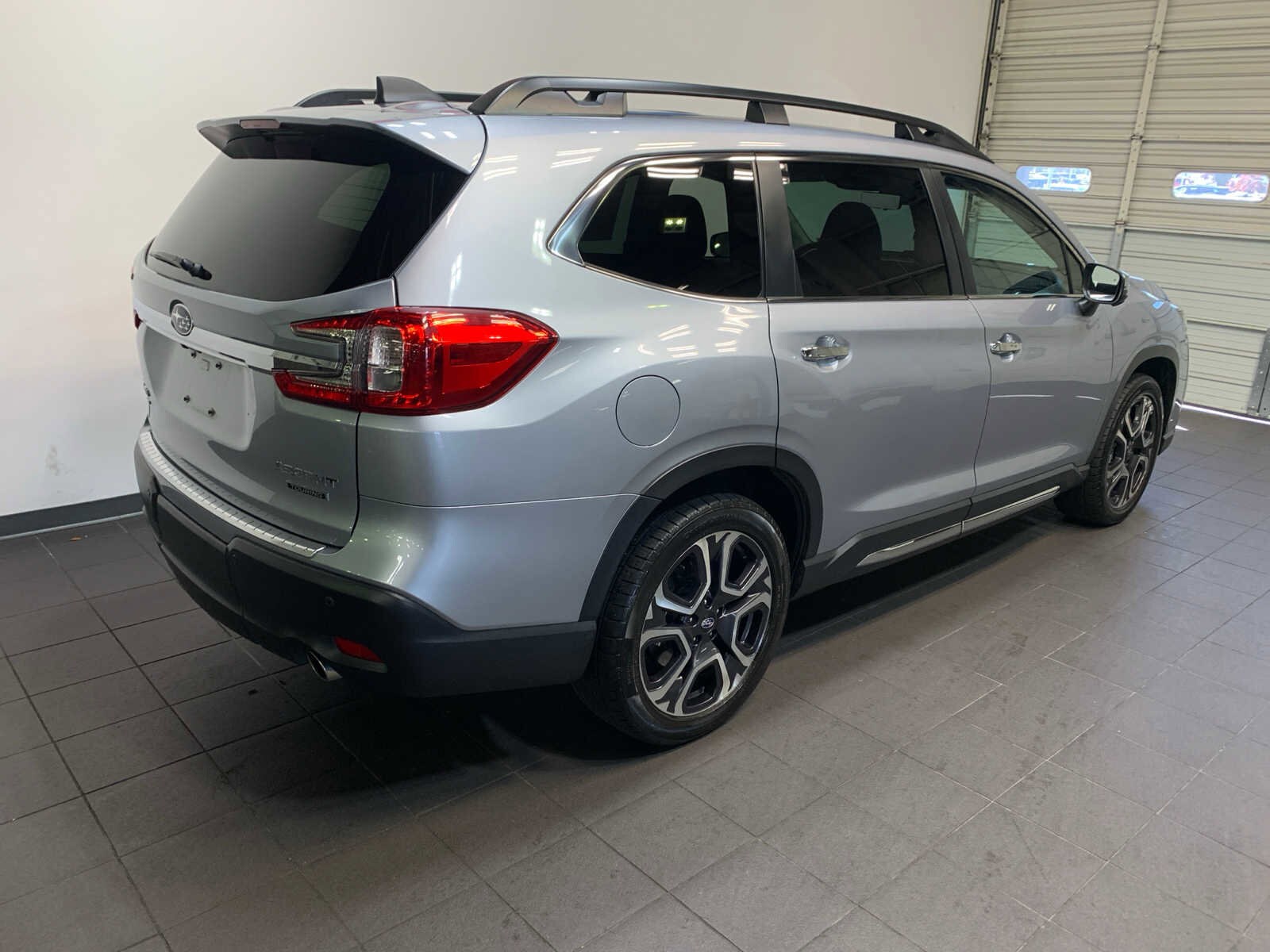 2023 Subaru Ascent Touring photo 3