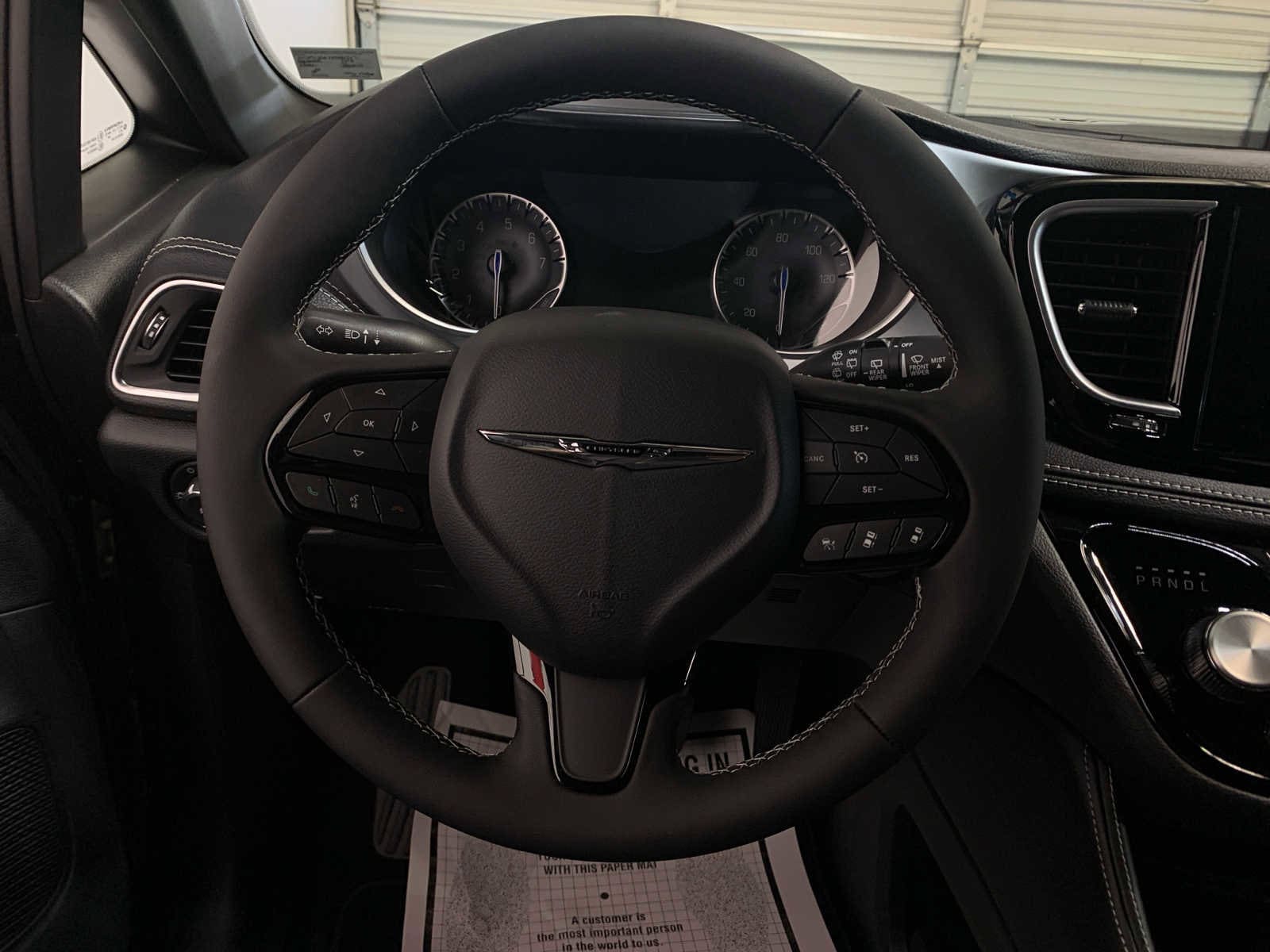 2026 Chrysler Pacifica Limited - Photo 11