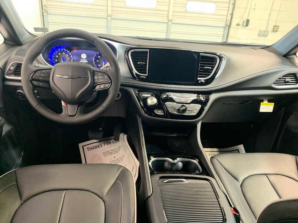 New 2026 Chrysler Pacifica Limited Passenger Van