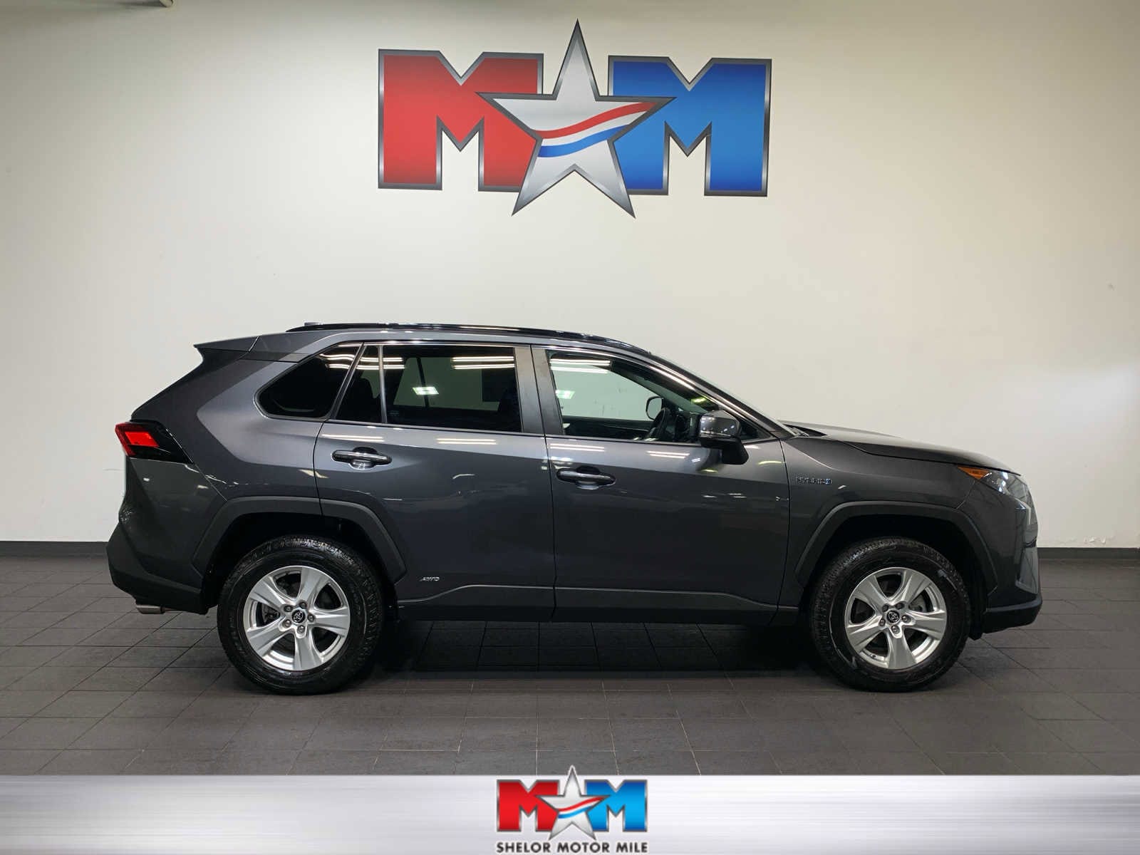 2020 Toyota RAV4 LE's photo