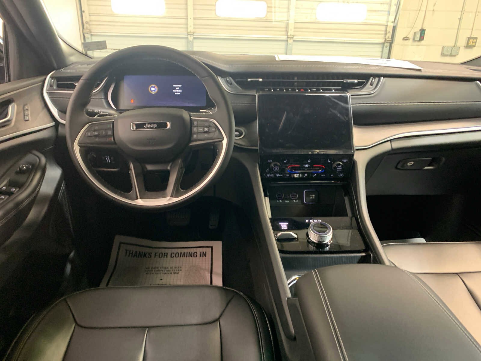 2025 Jeep Grand Cherokee Limited photo 3