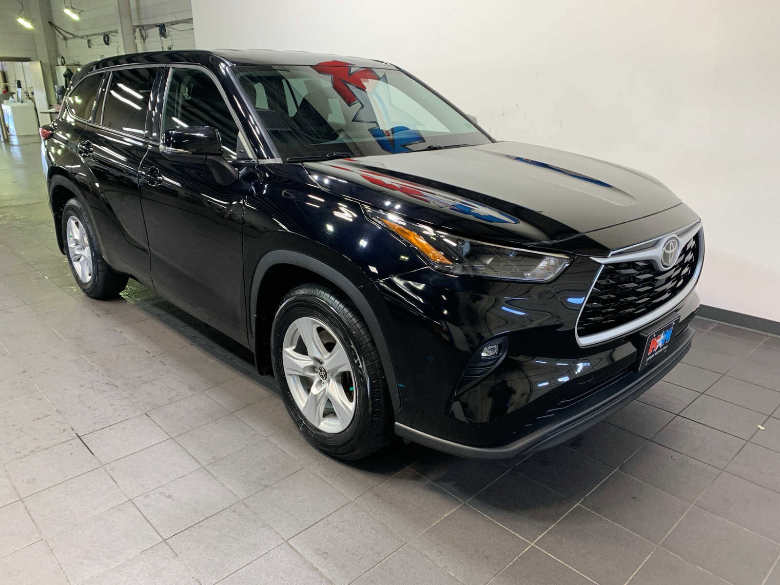 2022 Toyota Highlander LE photo 2