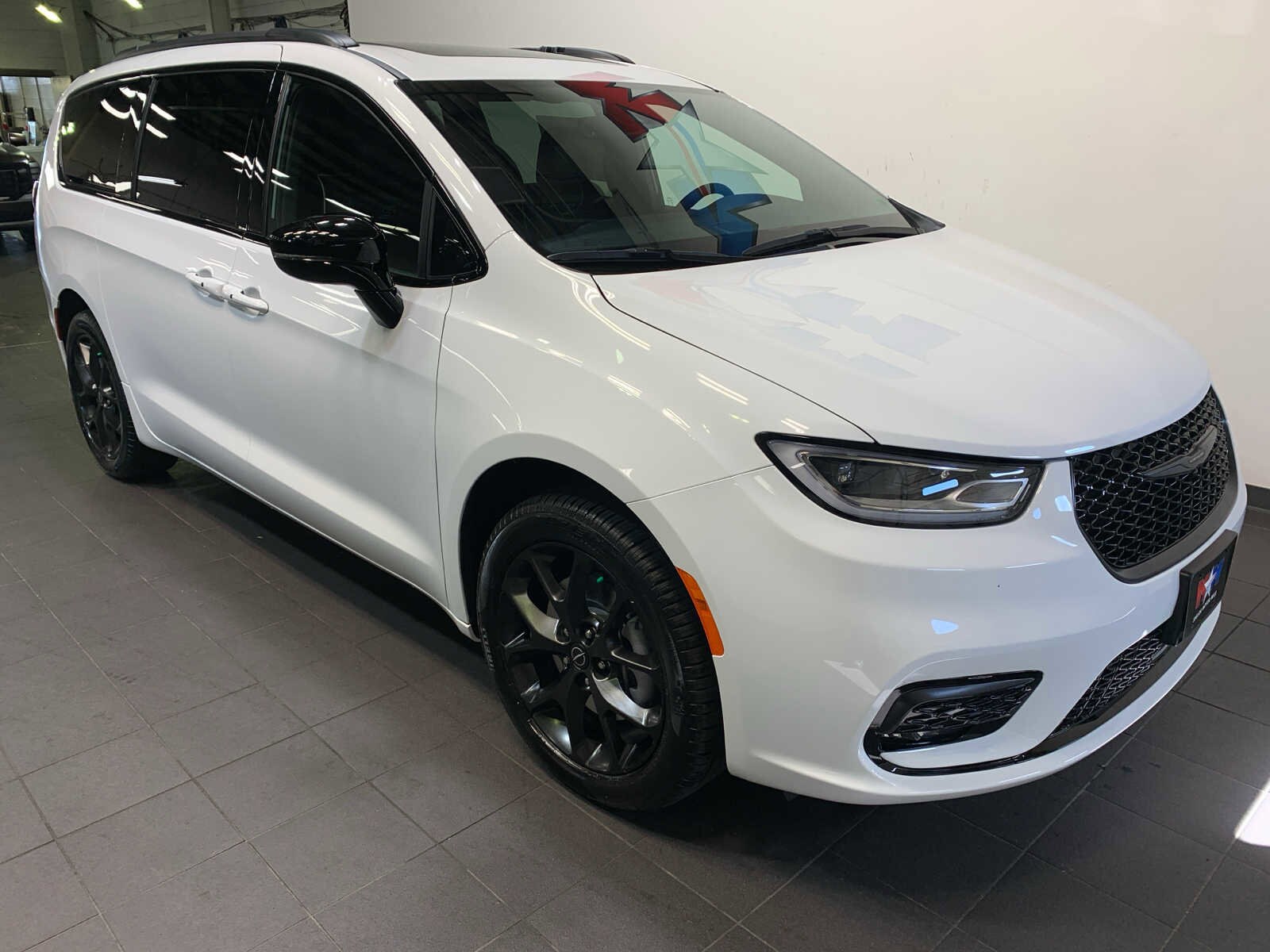 2026 Chrysler Pacifica Limited photo 2