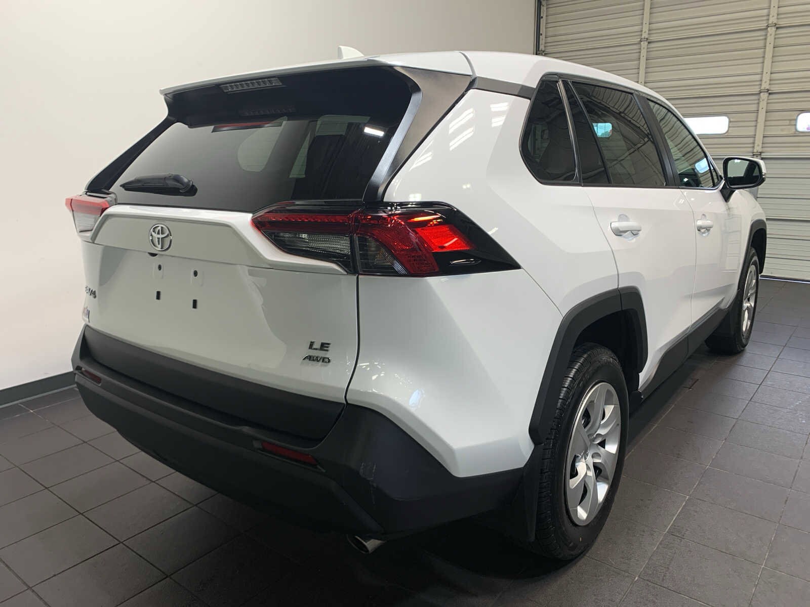 2023 Toyota RAV4 LE photo 3