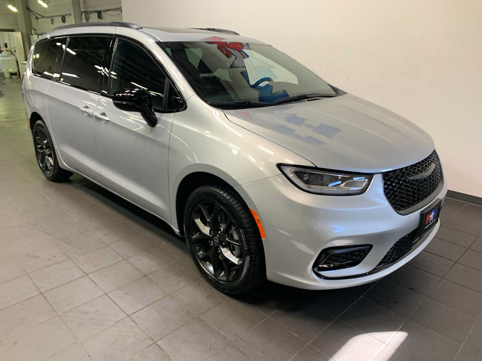 2026 Chrysler Pacifica Limited - Photo 3