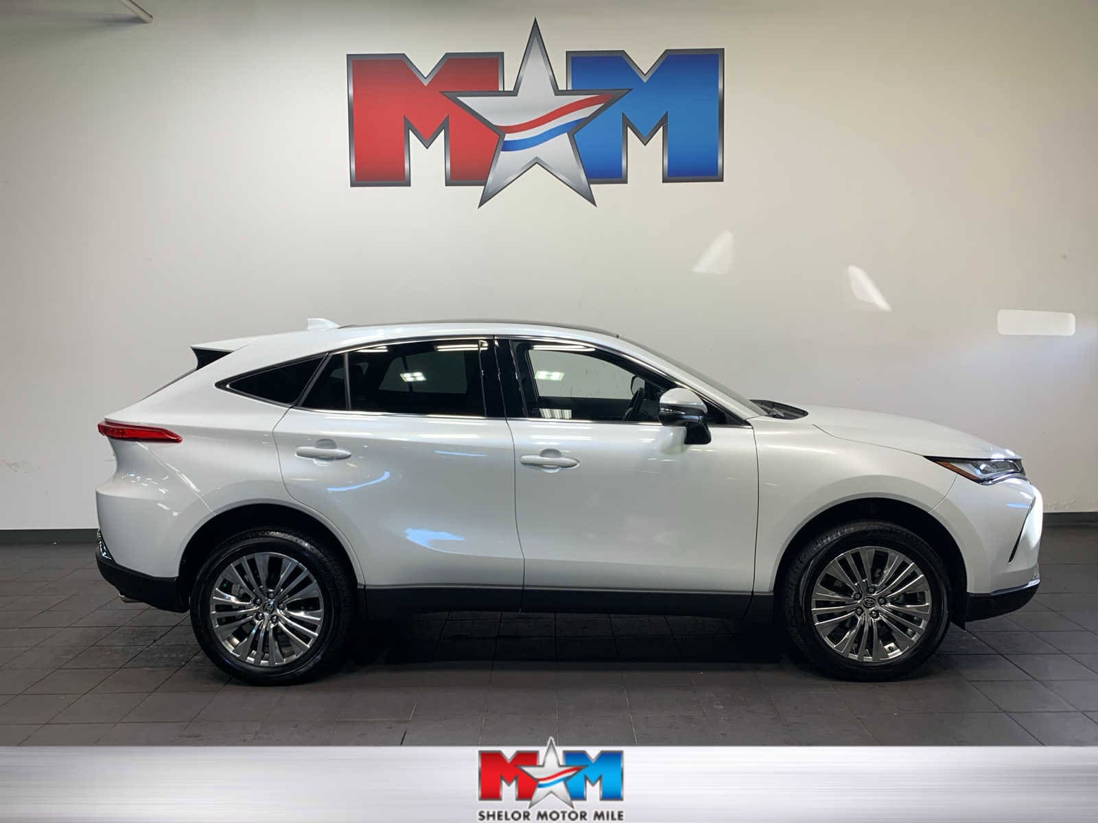 2023 Toyota Venza Limited's photo