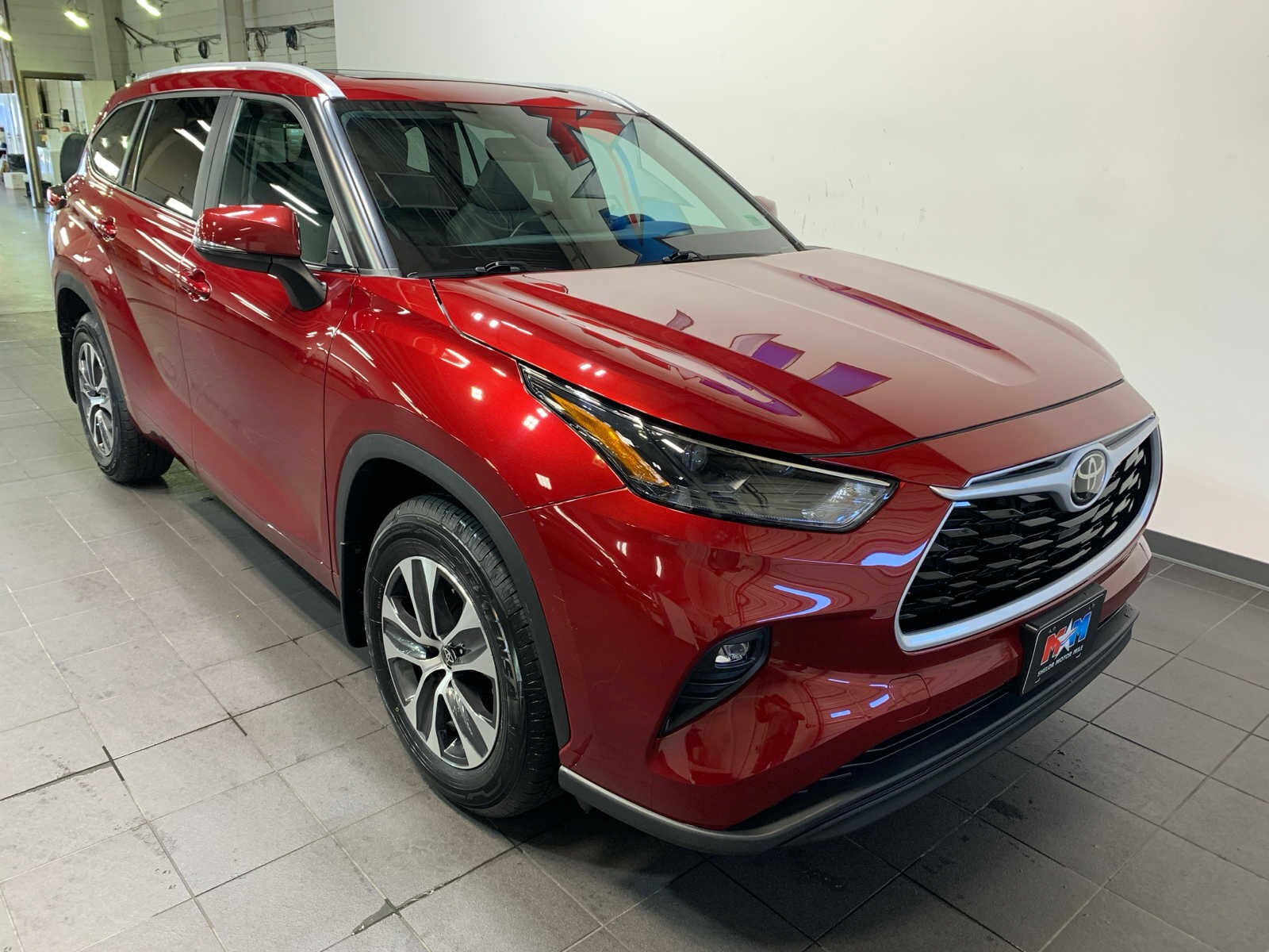 2023 Toyota Highlander XLE photo 2