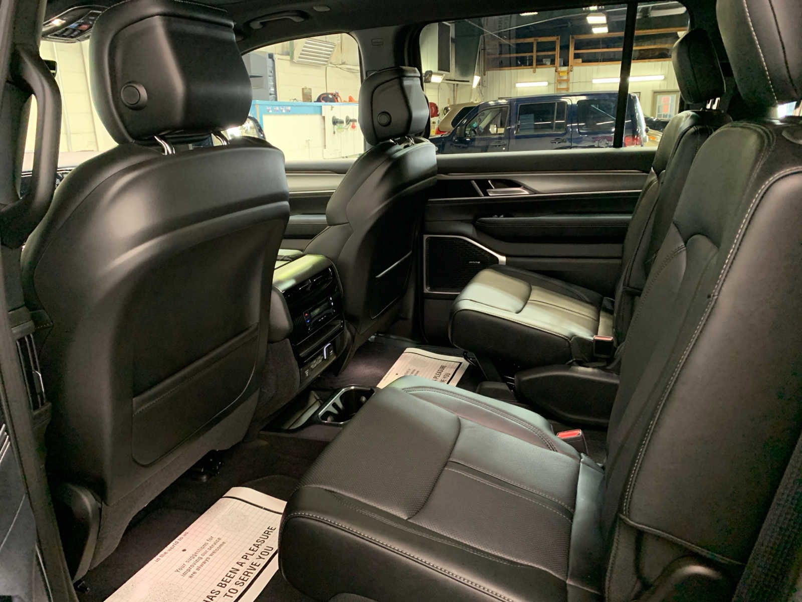 2025 Jeep Wagoneer Series II - Photo 11