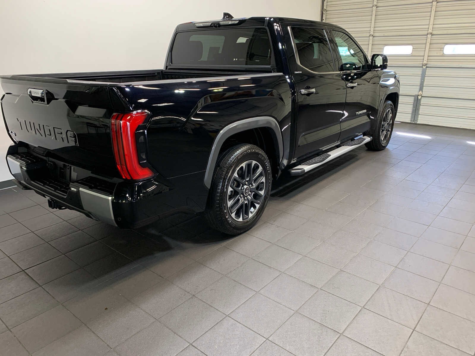 2023 Toyota Tundra Limited CrewMax photo 3