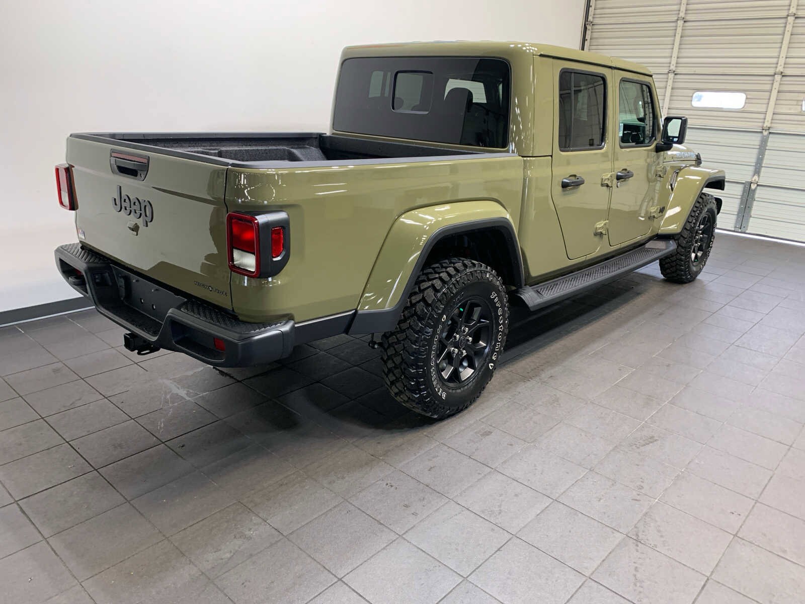 2025 Jeep Gladiator Sport photo 2