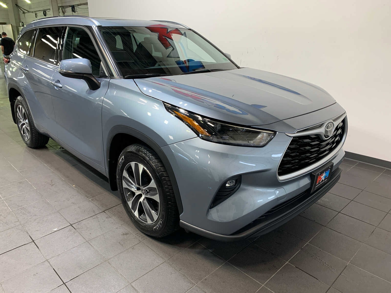 2021 Toyota Highlander XLE photo 2