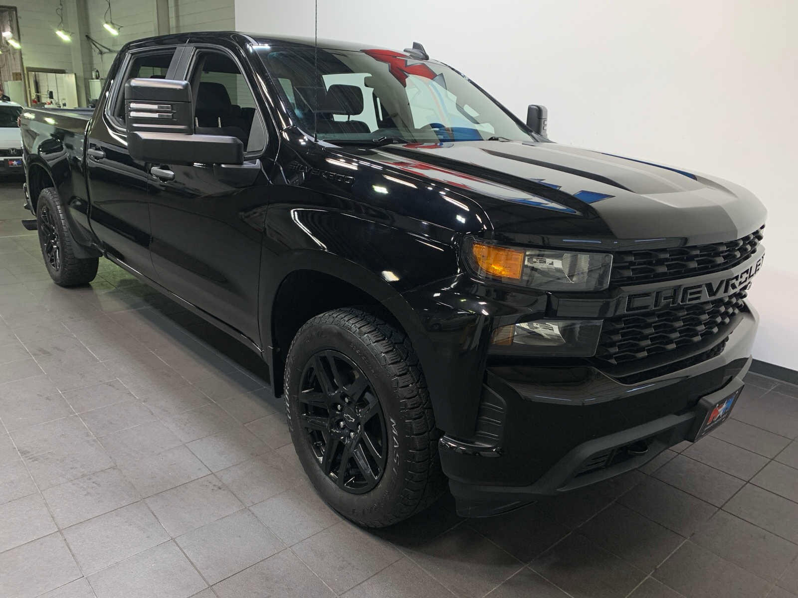 2021 Chevrolet Silverado 1500 Custom photo 2