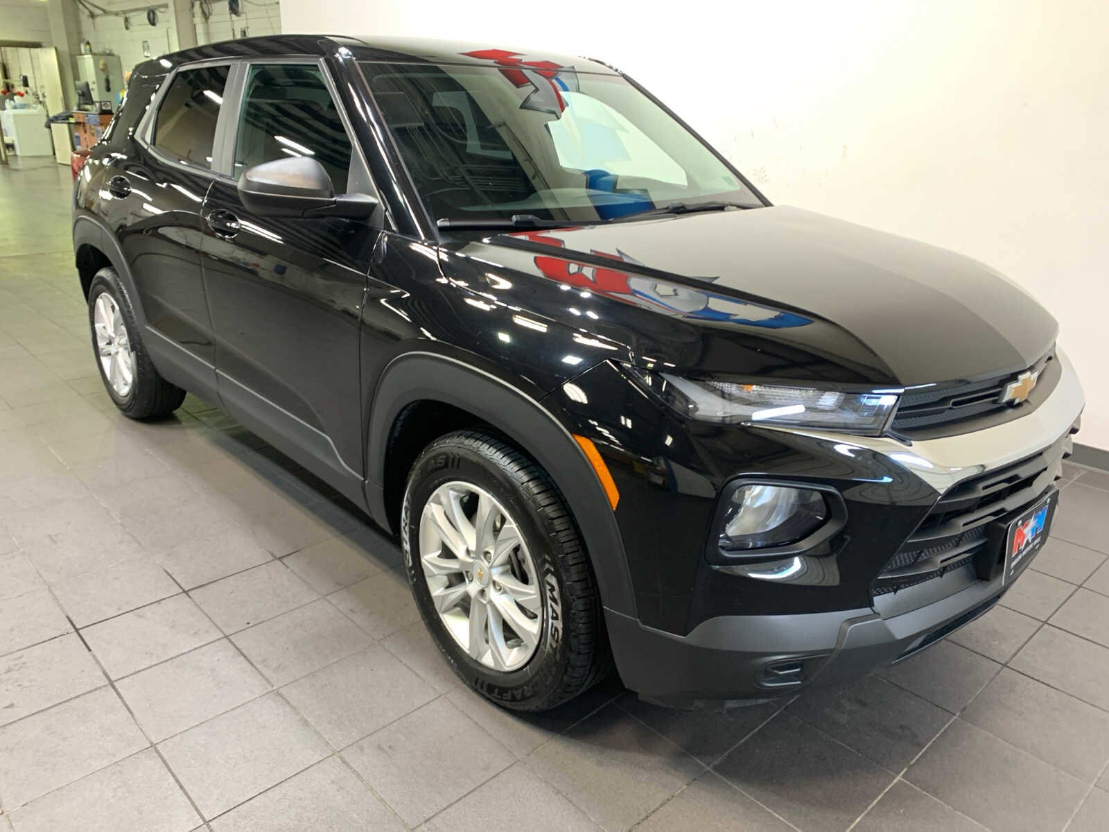 2023 Chevrolet Trailblazer LS photo 2