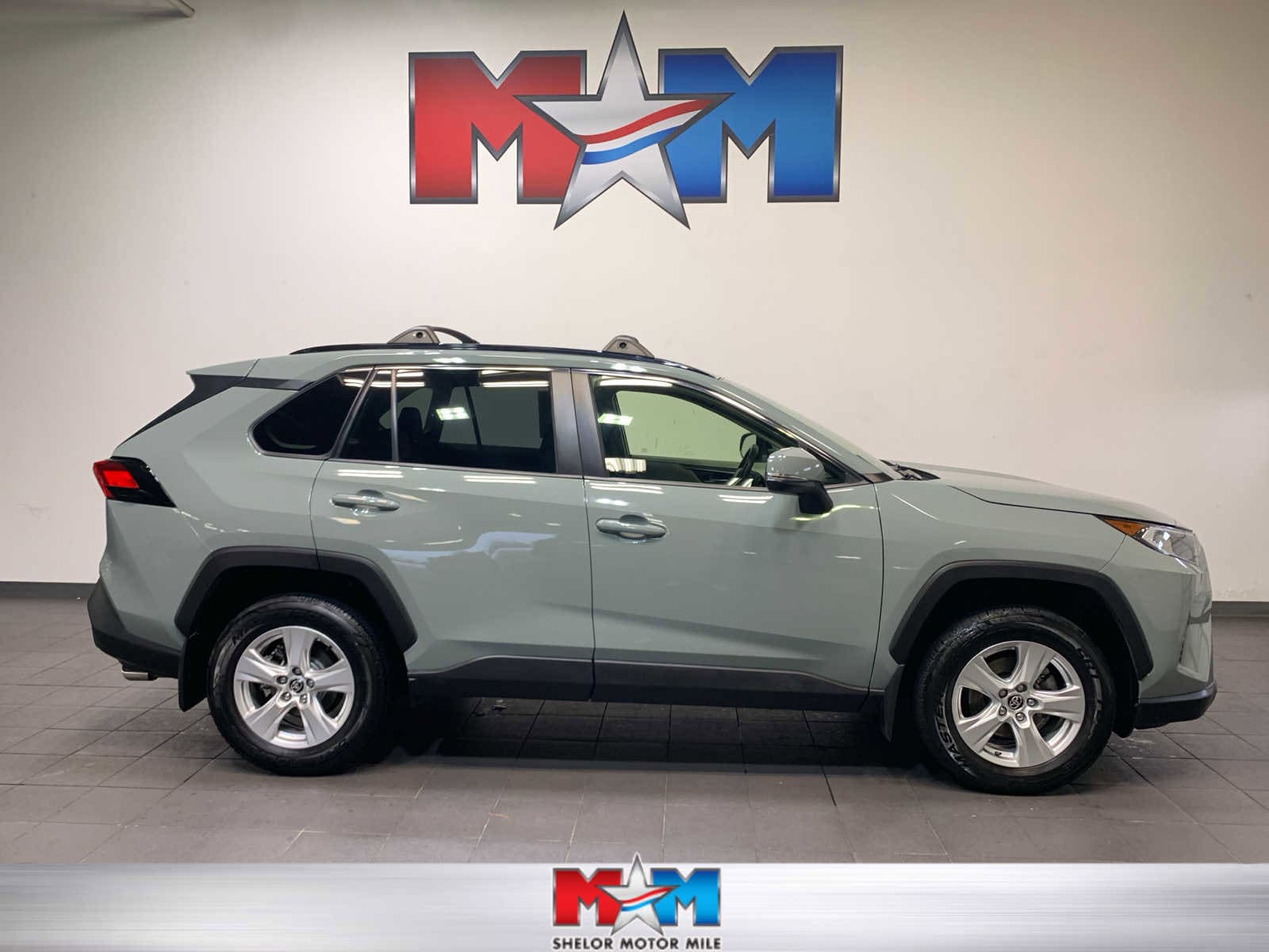 2020 Toyota RAV4 XLE's photo