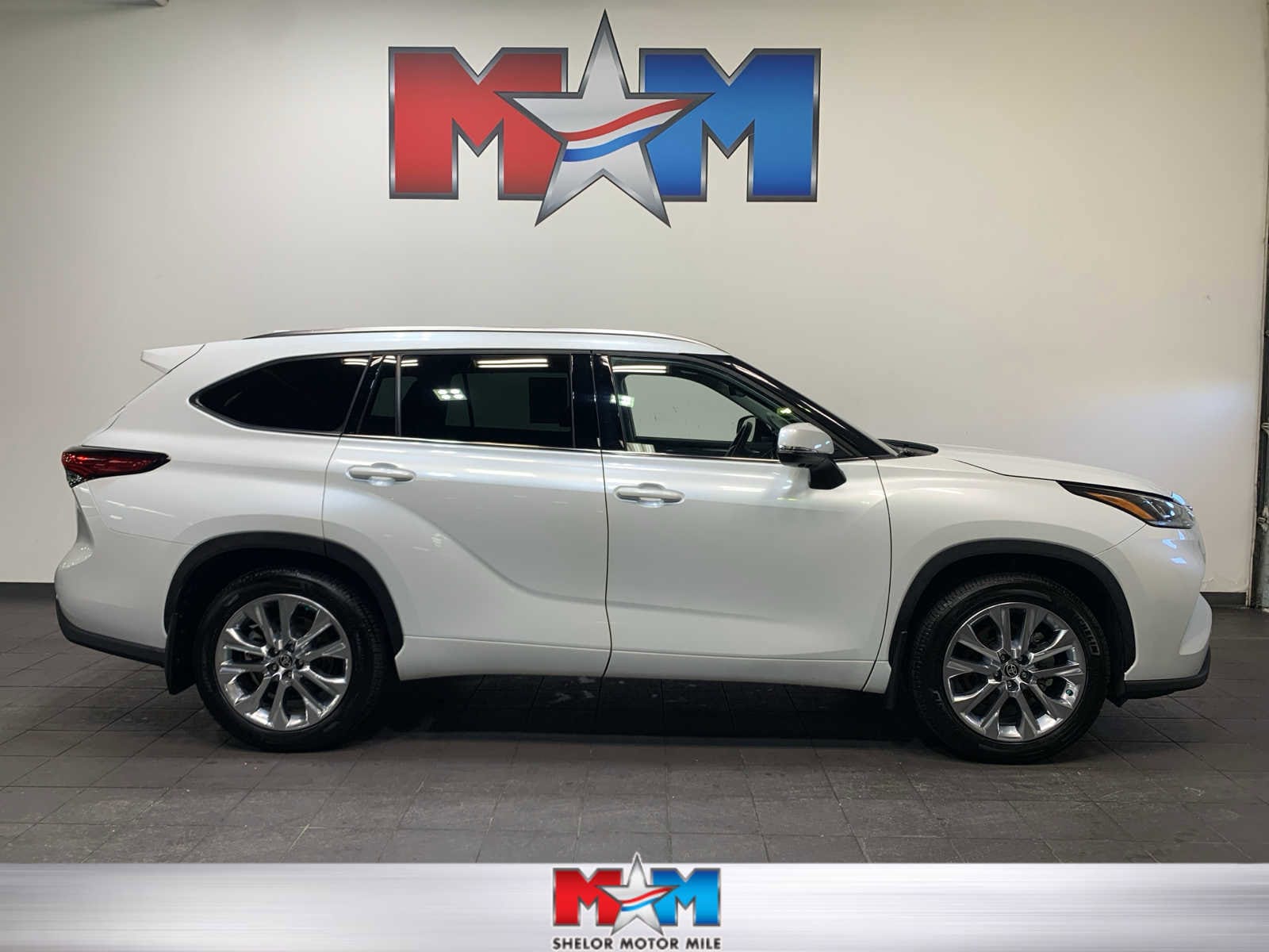 2023 Toyota Highlander Limited's photo