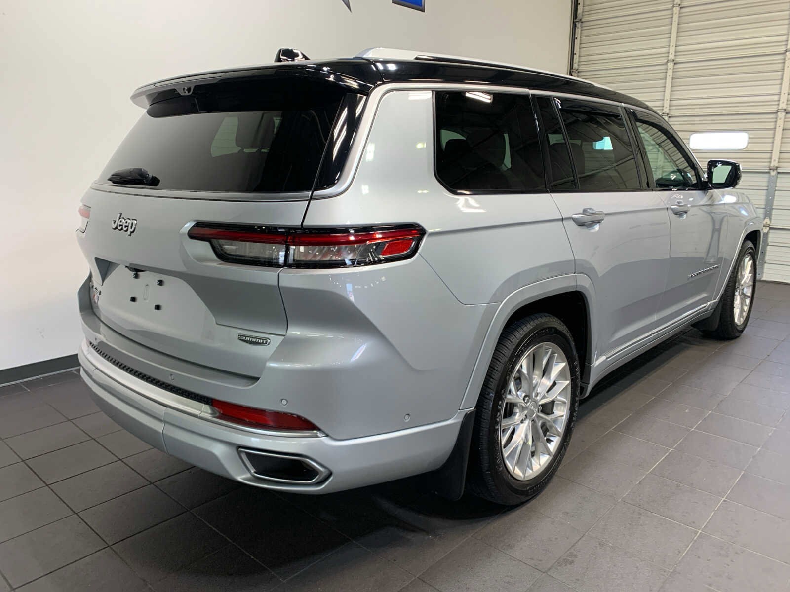 2021 Jeep Grand Cherokee L Summit photo 3