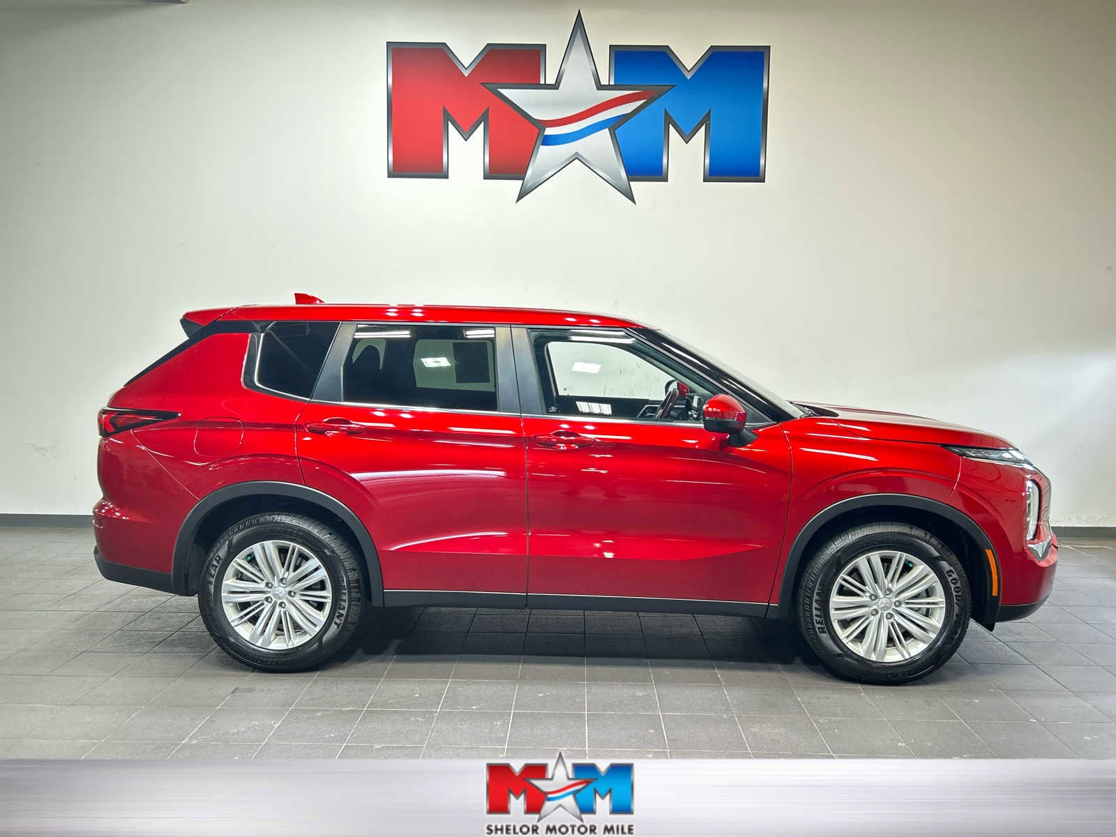 2024 Mitsubishi Outlander ES 2WD's photo