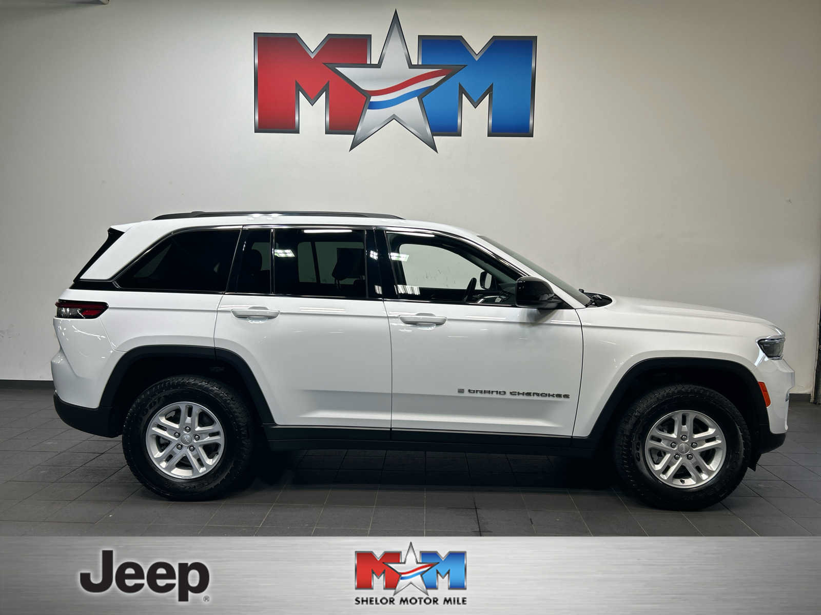 2023 Jeep Grand Cherokee Laredo