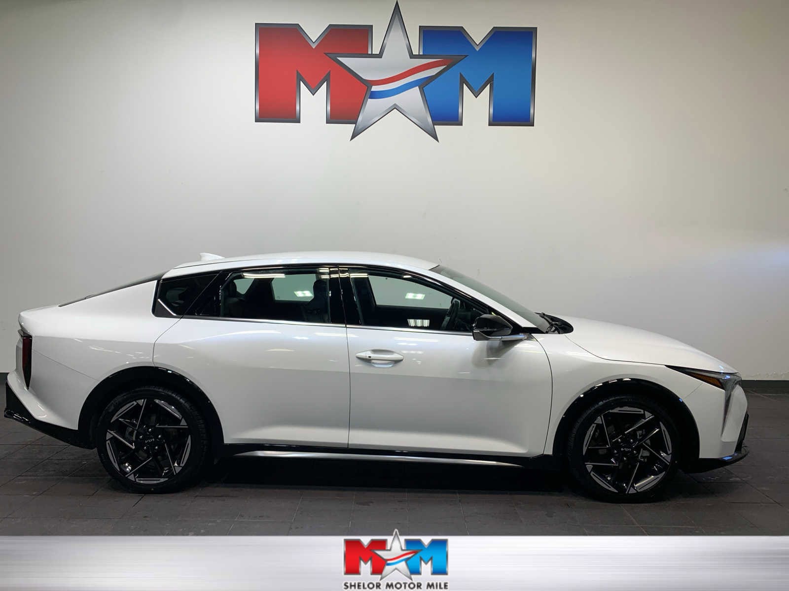 2025 Kia K4 GT-Line AT's photo