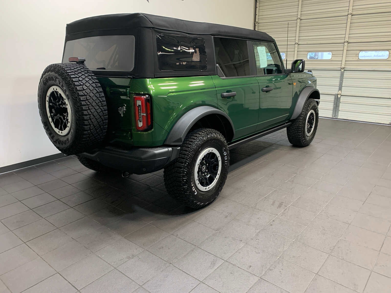 2023 Ford Bronco Badlands photo 3