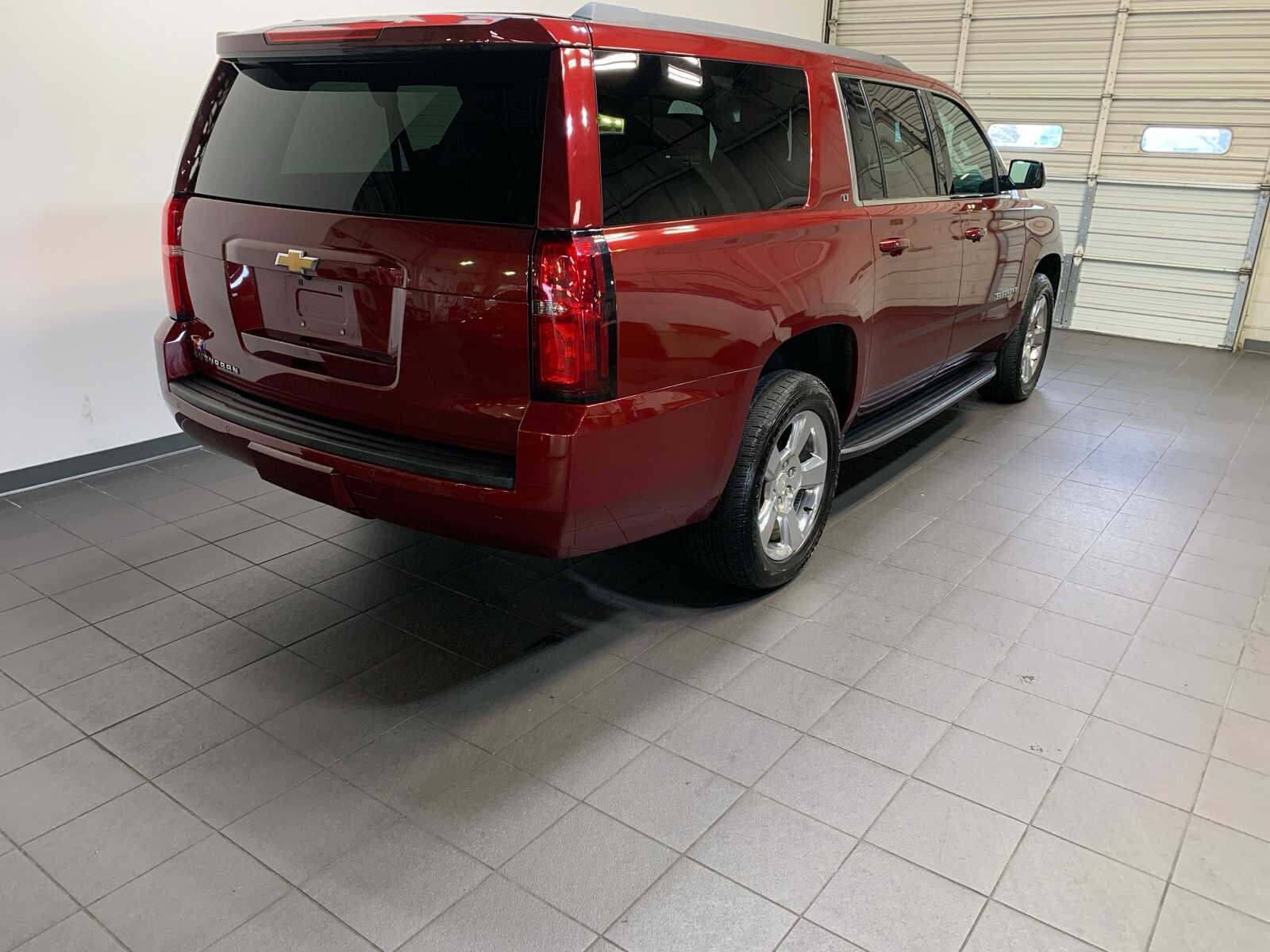 2020 Chevrolet Suburban LT photo 3