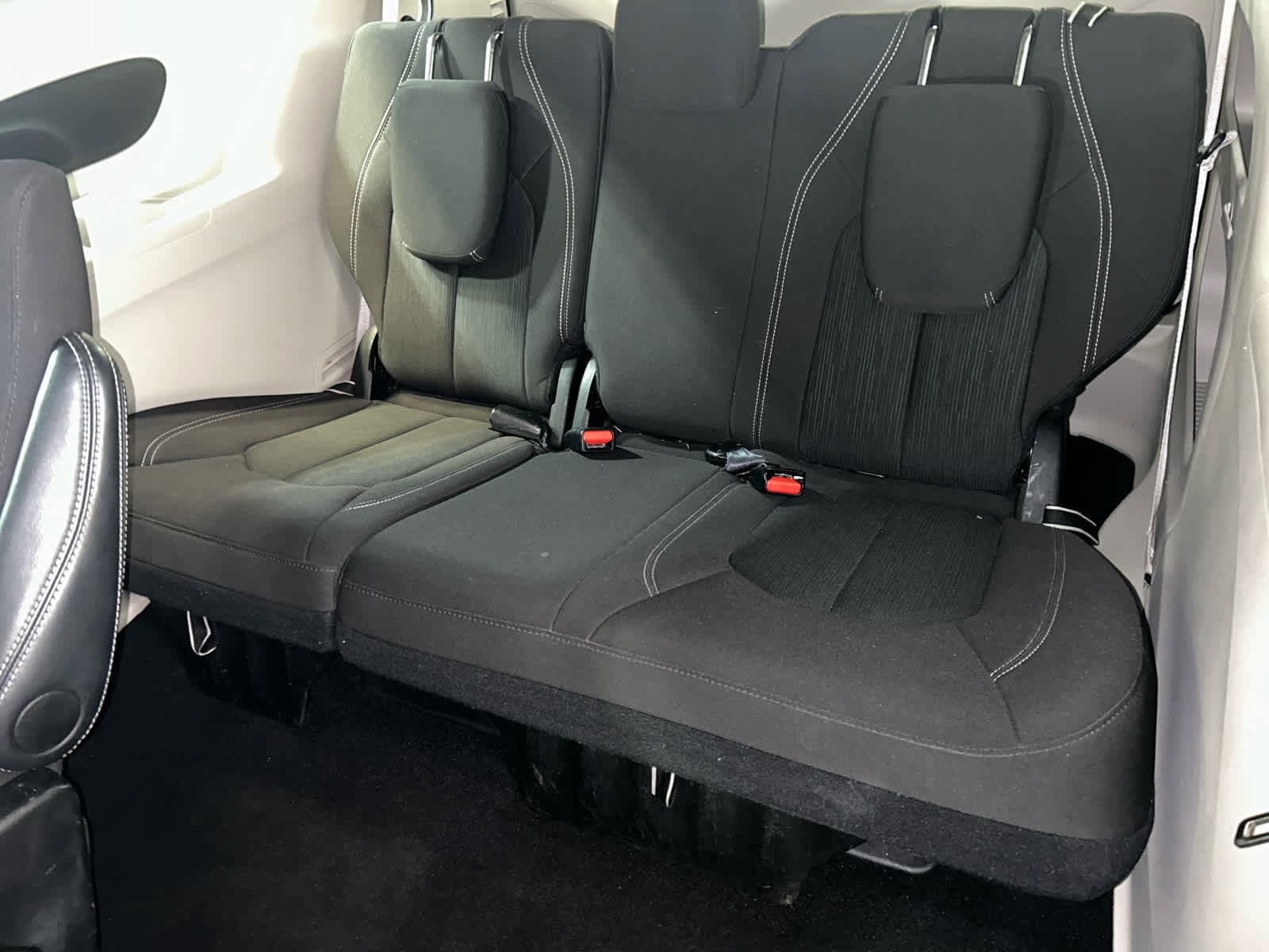 2024 Chrysler Voyager LX - Photo 11