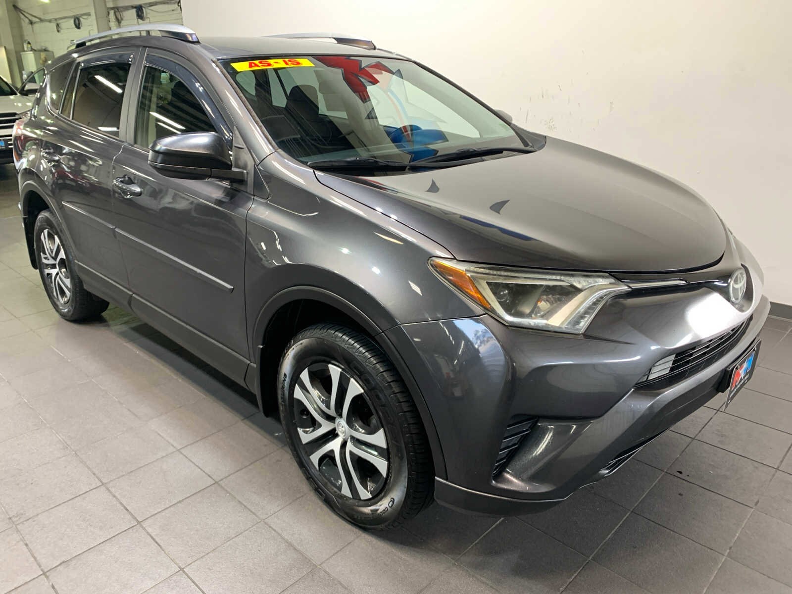 2018 Toyota RAV4 LE photo 2