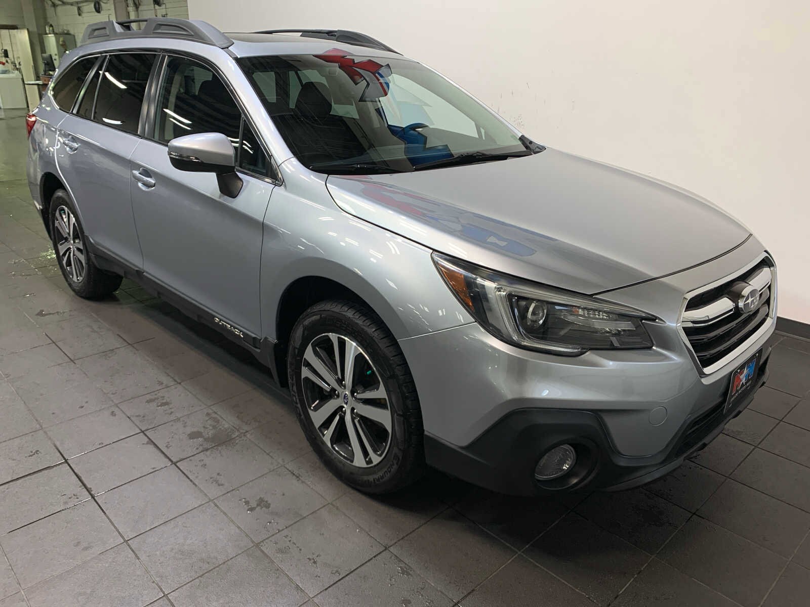 2019 Subaru Outback Limited photo 2
