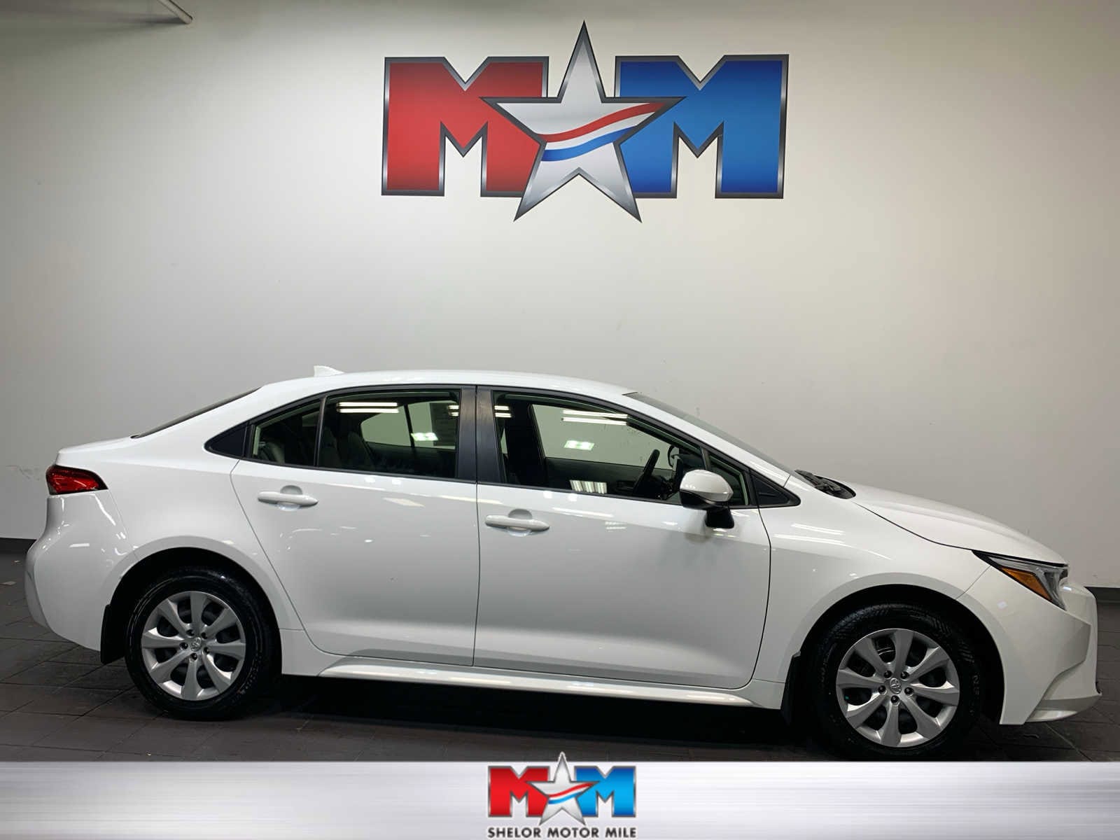 2023 Toyota Corolla LE's photo