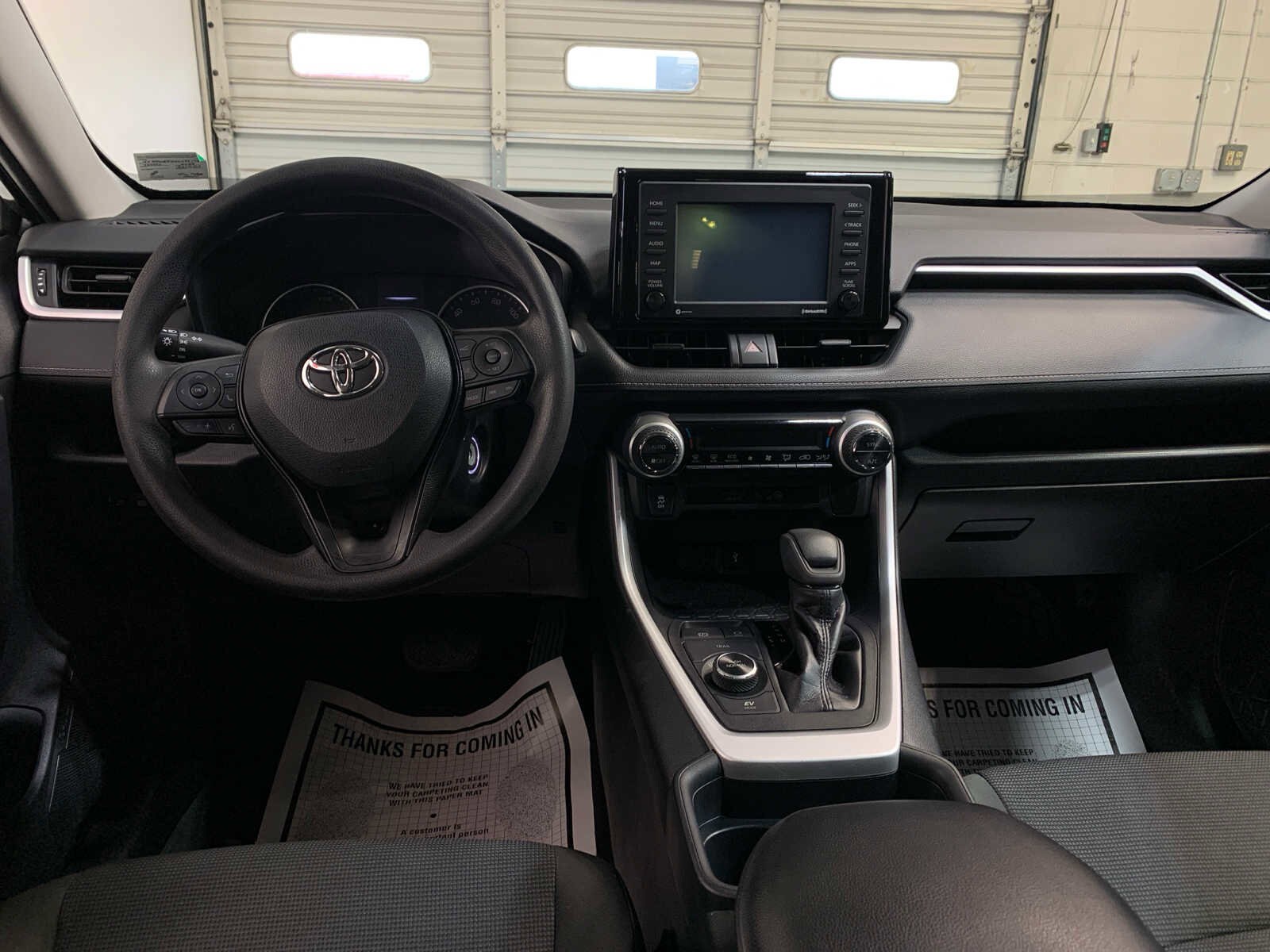 2020 Toyota RAV4 Hybrid LE photo 4