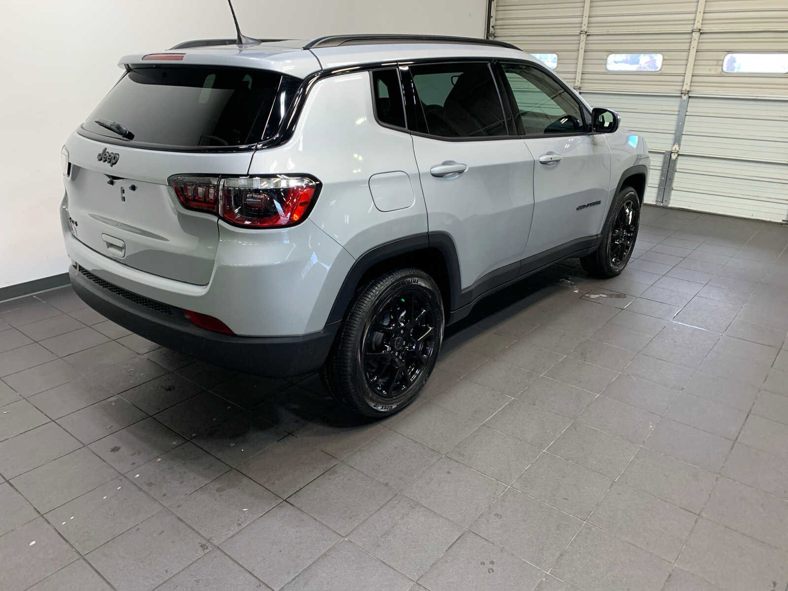 2026 Jeep Compass Latitude Altitude photo 3