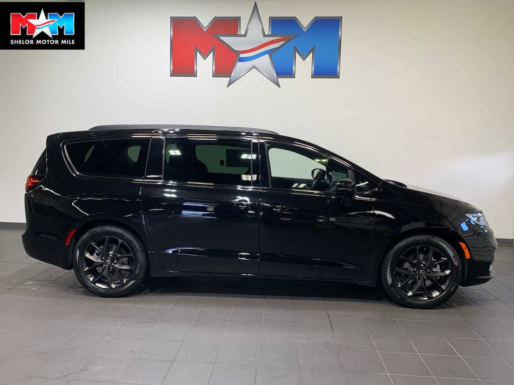 New 2026 Chrysler Pacifica Limited Passenger Van