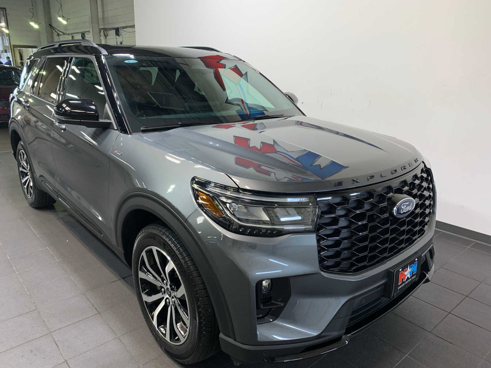 2025 Ford Explorer ST-Line photo 2