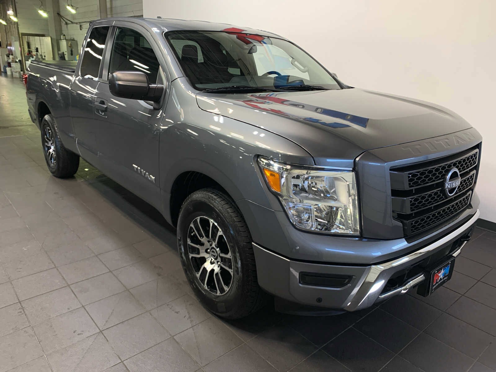 2024 Nissan Titan SV King Cab photo 2