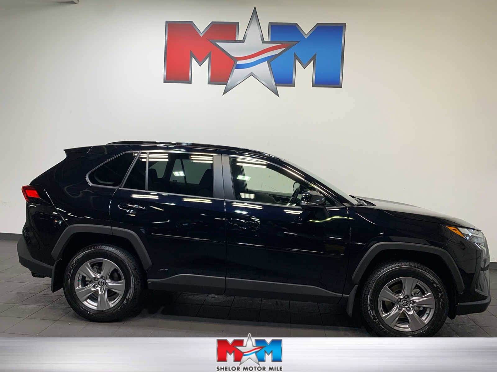 2025 Toyota RAV4 XLE's photo